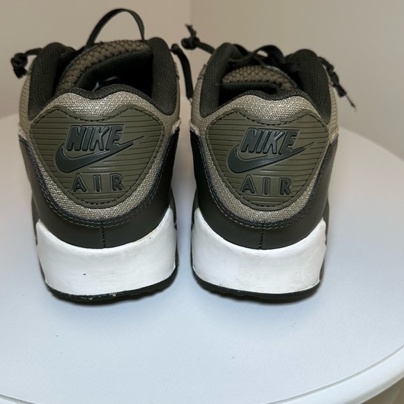 Nike Green and Black Sneakers with Air Max Sole - Picture 3 of 11